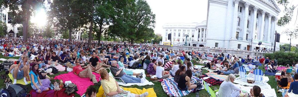 Panorama of Concerts on the Square