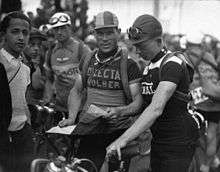 A picture Léon Level (right) and another rider before a race.