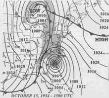 A system of very low pressure approaches the Carolinas. To the west is a cold front with an area of low pressure over northern Ontario, and to the northeast is an area of high pressure.