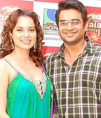 Kangana Ranaut and R. Madhavan pose for the camera