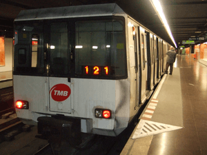 4000 series train at Hospital de Bellvitge station