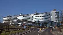 Birds I view of a large hospital.