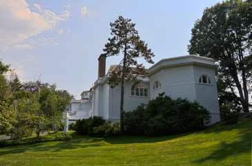  Side and octagonal wing of a white house